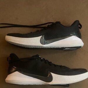 Nike mamba focus black